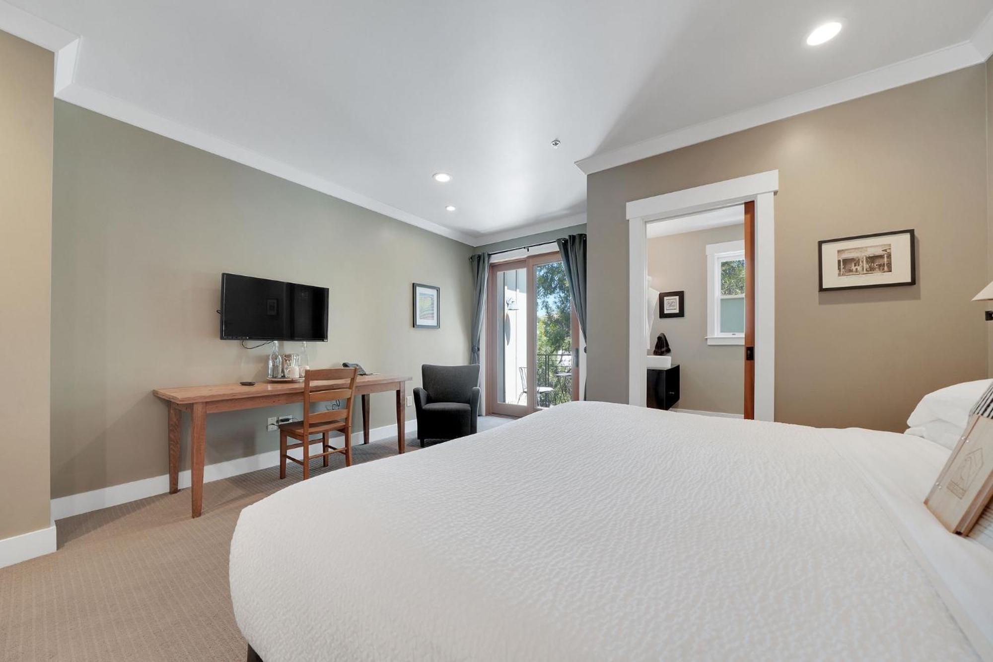 Superior King Room